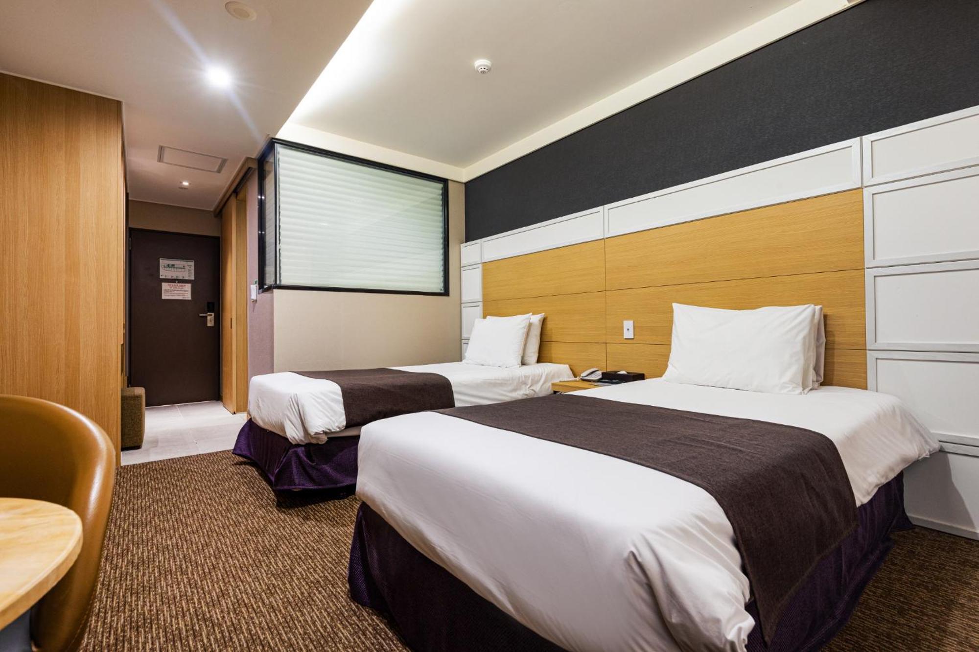 Eastern Hotel Jeju Seogwipo Bilik gambar